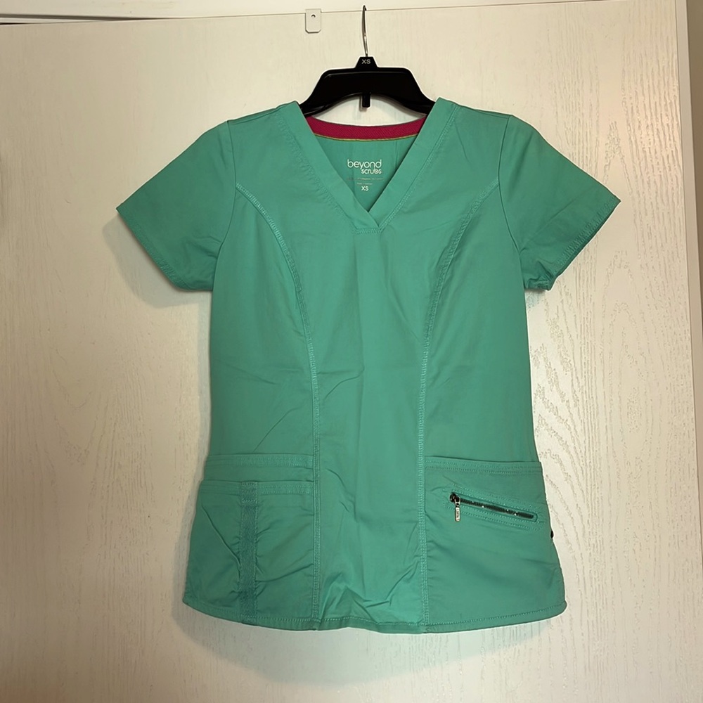 Beyond Scrubs scrub top, XS